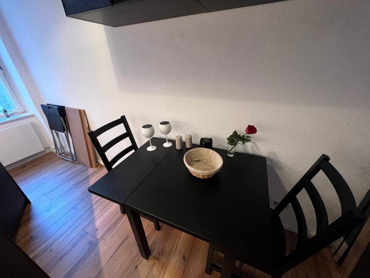 Stylish 2-Room Apartment With Balcony Next To East Side Gallery Berlim Exterior foto