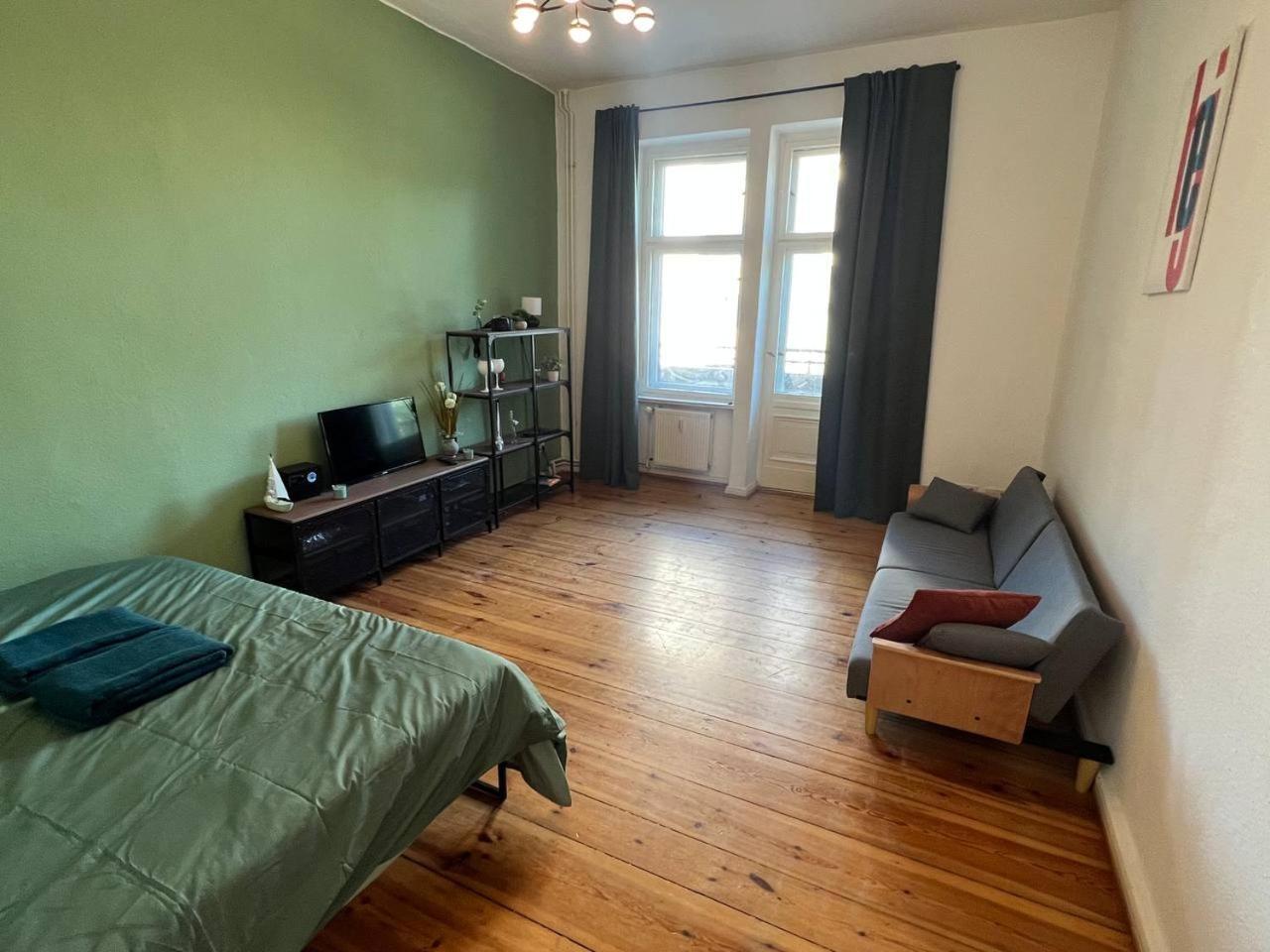 Stylish 2-Room Apartment With Balcony Next To East Side Gallery Berlim Exterior foto