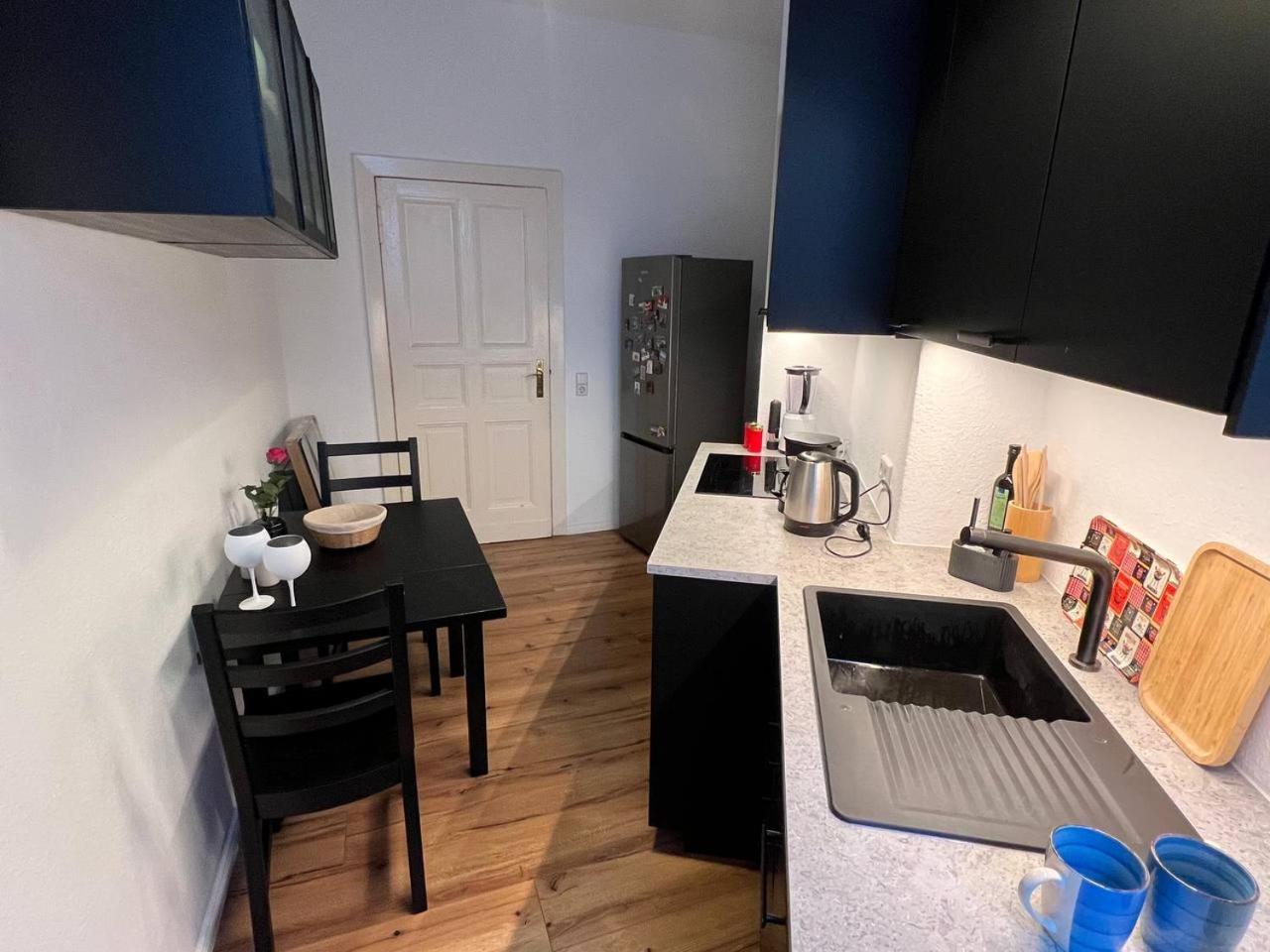 Stylish 2-Room Apartment With Balcony Next To East Side Gallery Berlim Exterior foto