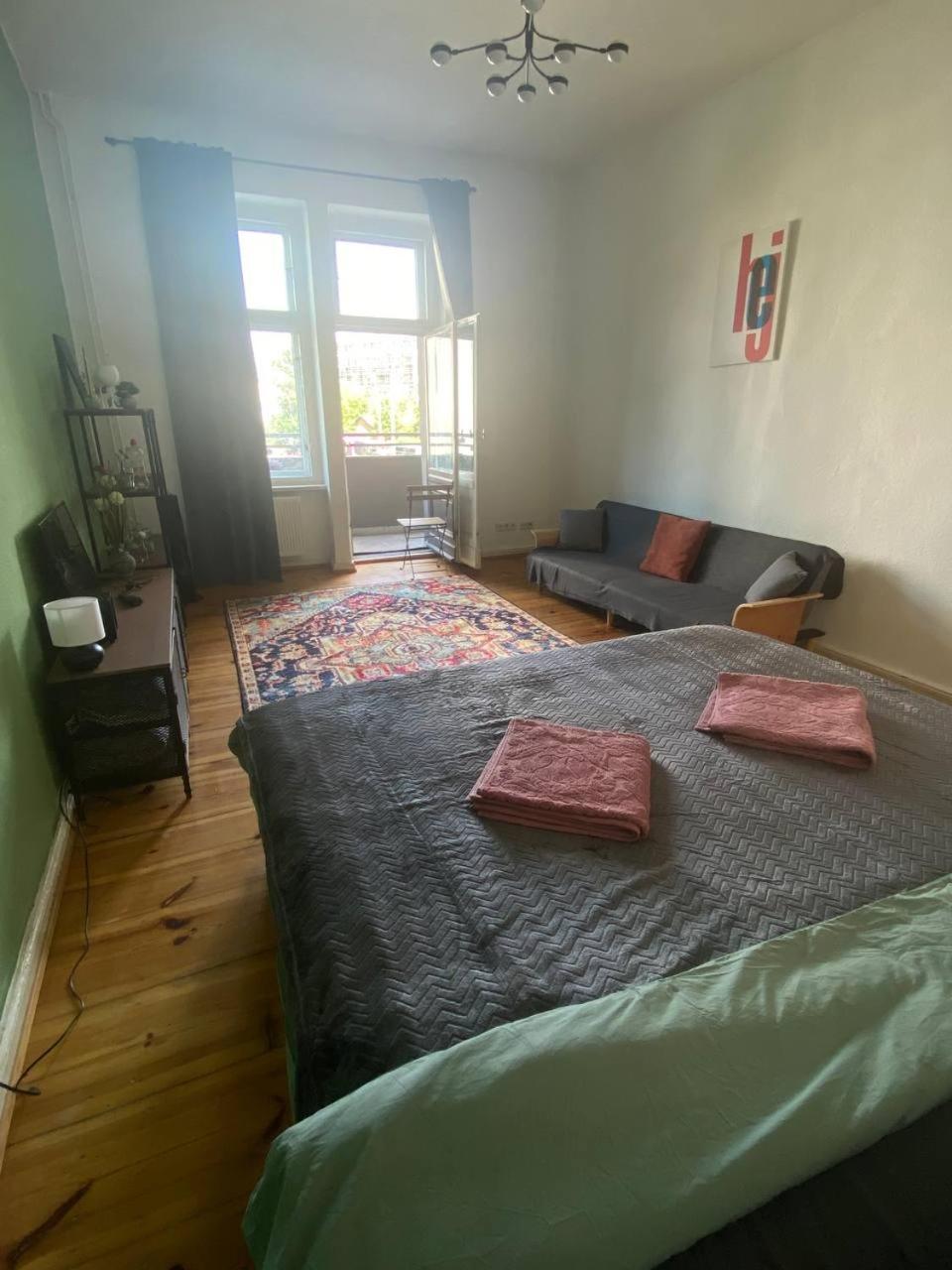 Stylish 2-Room Apartment With Balcony Next To East Side Gallery Berlim Exterior foto