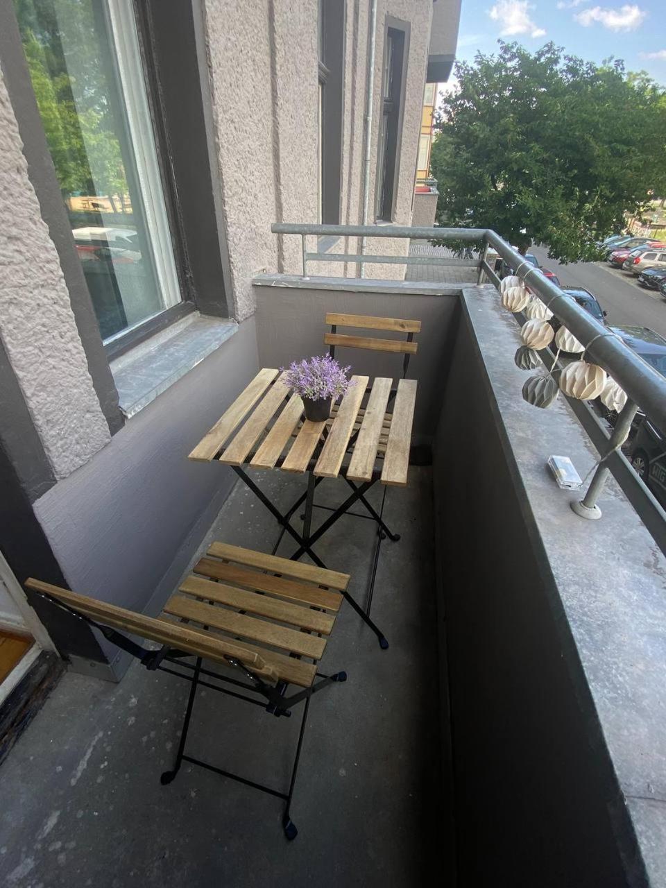 Stylish 2-Room Apartment With Balcony Next To East Side Gallery Berlim Exterior foto